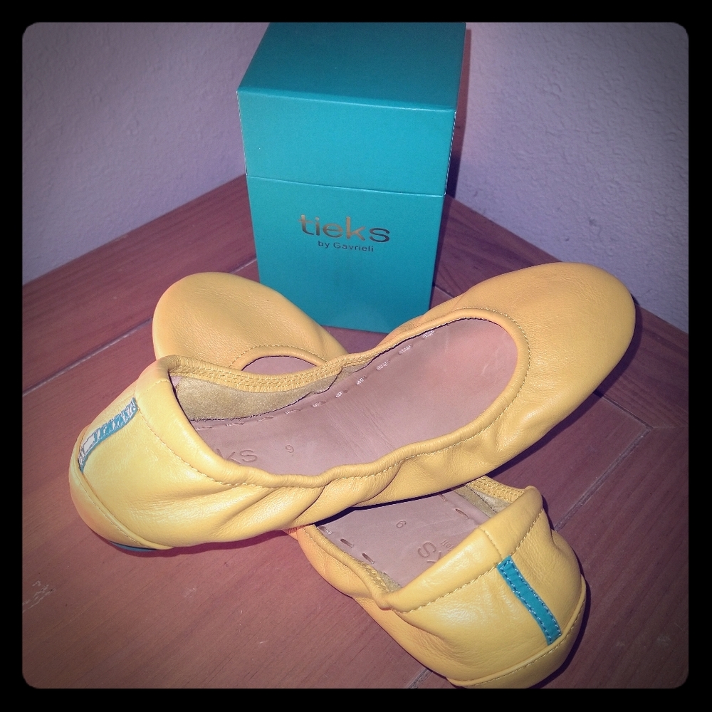 Like new - mustard yellow tieks, size 9
